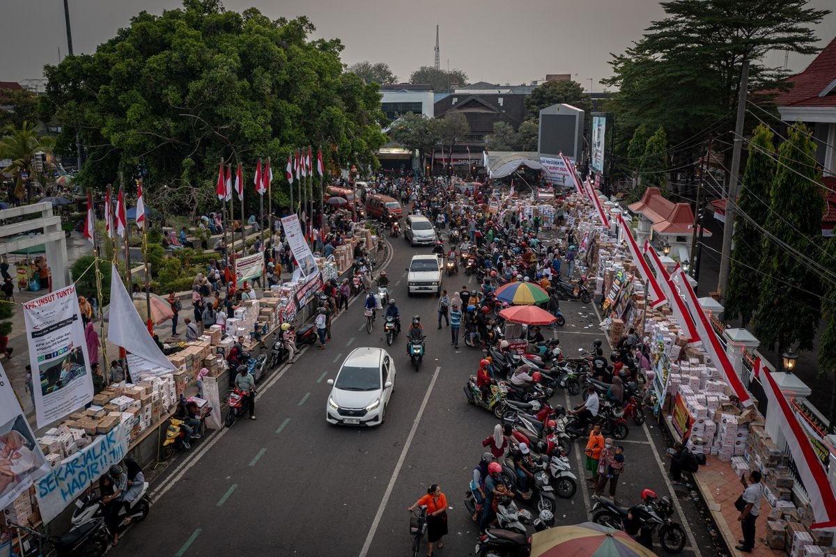 Alun-Alun Pati Dikepung Massa, Tuntut Bupati Sudewo Lengser