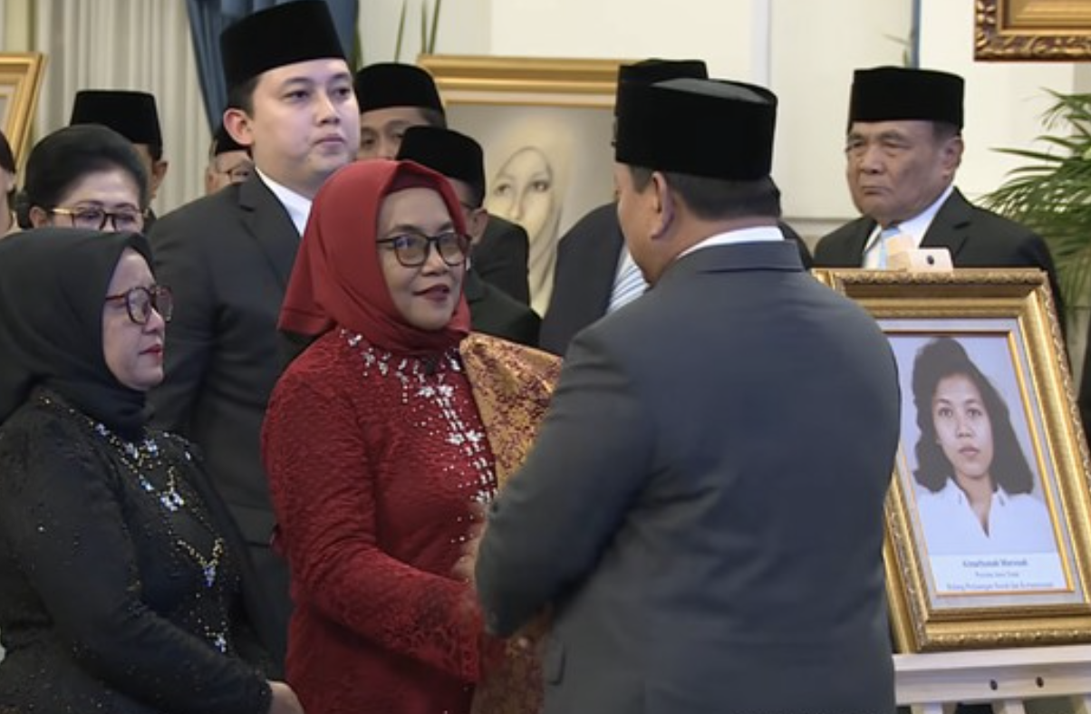 Keluarga Marsinah Hadiri Upacara di Istana, Terima Gelar Pahlawan Nasional