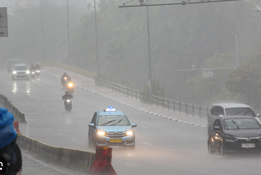 BMKG Prediksi Puncak Musim Hujan di Jabodetabek November-Desember 2025