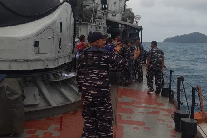 TNI AL Amankan Kapal Niaga Terdampar di Kabupaten Lingga