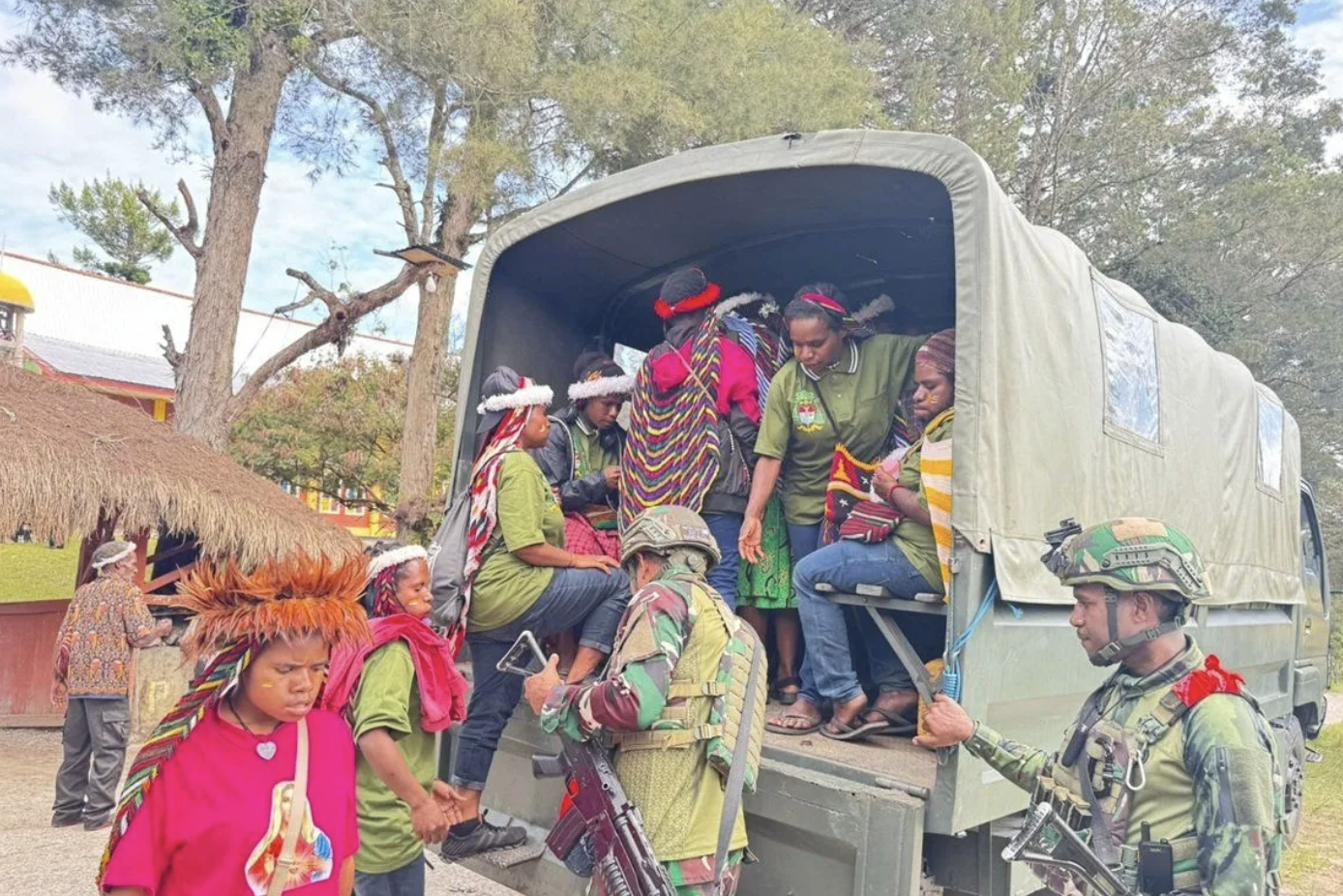 TNI Bantu Mobilisasi Jemaat dan Kegiatan Gereja di Jayawijaya Papua