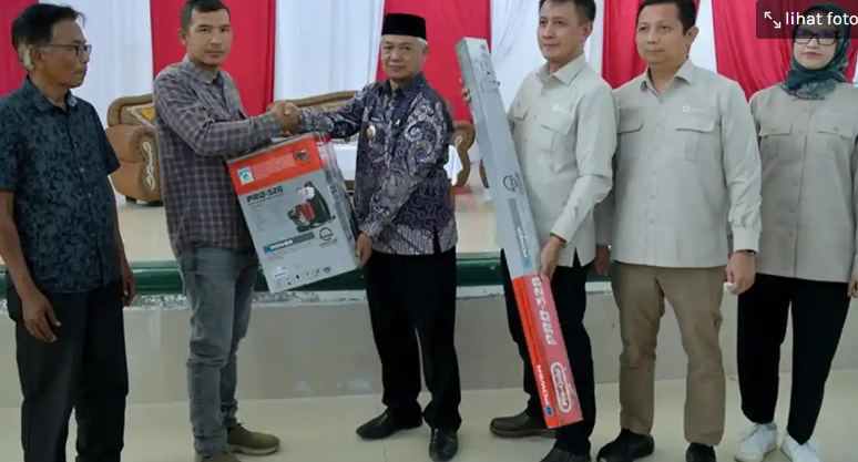 Kemenkop Bantu Alat Pertanian dan Sembako untuk Pemulihan Ekonomi di Bener Meriah