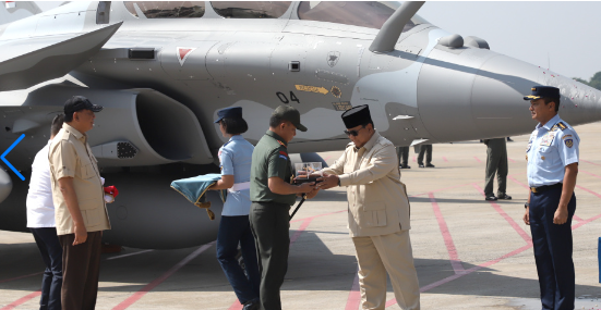 Presiden Prabowo Serahkan Jet Tempur Rafale, Falcon dan Alutsista ke TNI