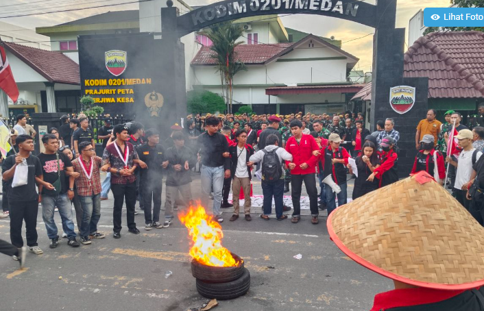 Mahasiswa Medan Demo Kodim, TNI Tegaskan Kantor Militer Bukan Tempat Orasi