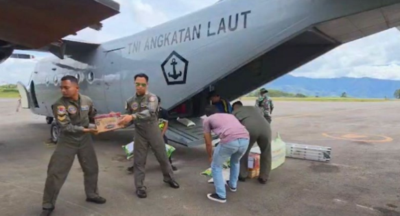 TNI AL Kerahkan Pesawat Angkut Bawa 2 Ton Bantuan Logistik ke Aceh Tengah