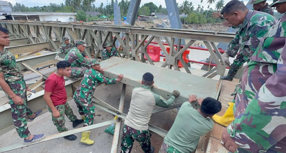 Prajurit TNI Pacu Pembangunan Jembatan Bailey di Kuta Blang, Akselerasi Akses Pascabanjir