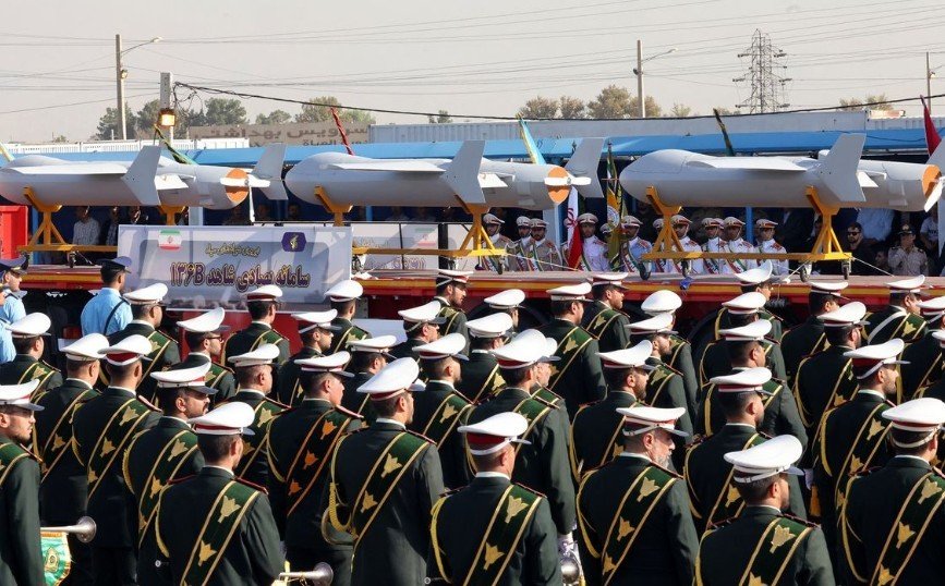 Jet Siluman AS Jatuhkan Drone Iran Dekat Kapal Induk di Laut Arab