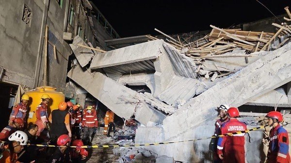 Santri dan Ormas Diduga Halangi Peliputan Jurnalis di Ponpes Al Khoziny Sidoarjo