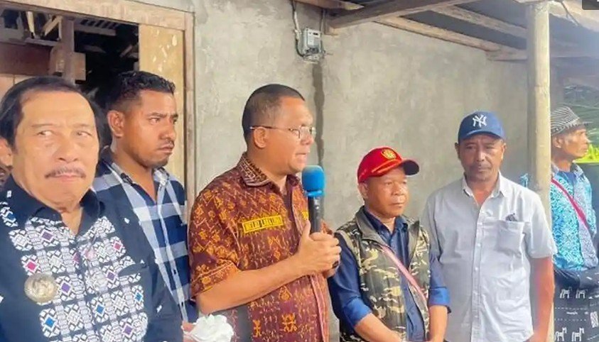 Gubernur NTT Menangis di Hadapan Keluarga Almarhum Yohanes Bastian Roja