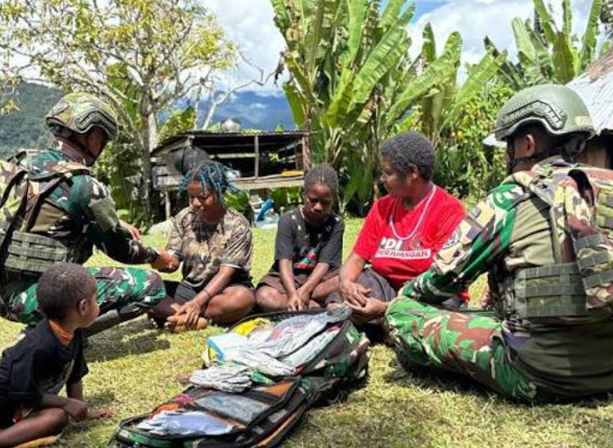 TNI Hadir Layani Warga Onendu, Bakti Sosial Perkuat Kepedulian di Papua