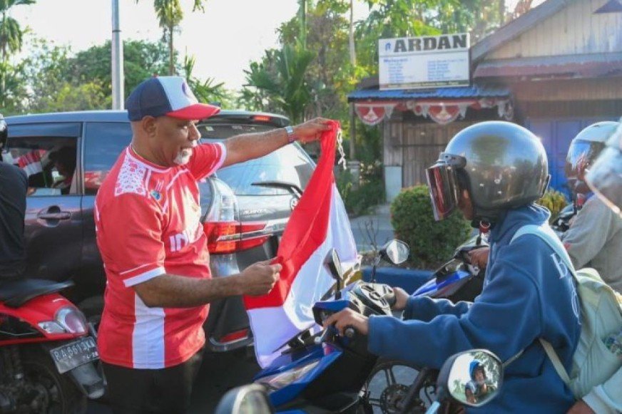 Wagub Papua Tengah ajak warga kibarkan Merah Putih jelang HUT RI