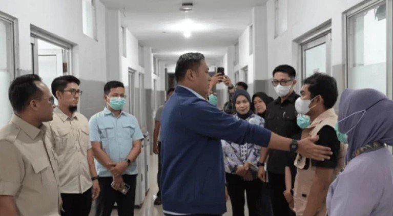 Kepala BGN Tinjau Korban Dugaan Keracunan MBG di Semarang, SPPG Karangturi Disuspend