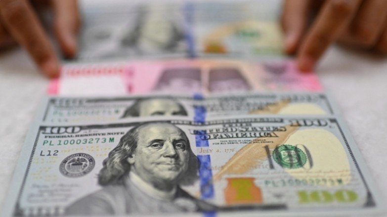 Ekonom: Rupiah Menjadi Penyangga Utama Tekanan Ekonomi