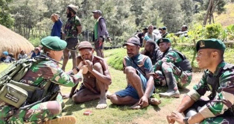 Kehadiran TNI Lindungi Masyarakat Papua Dari Ancaman OPM