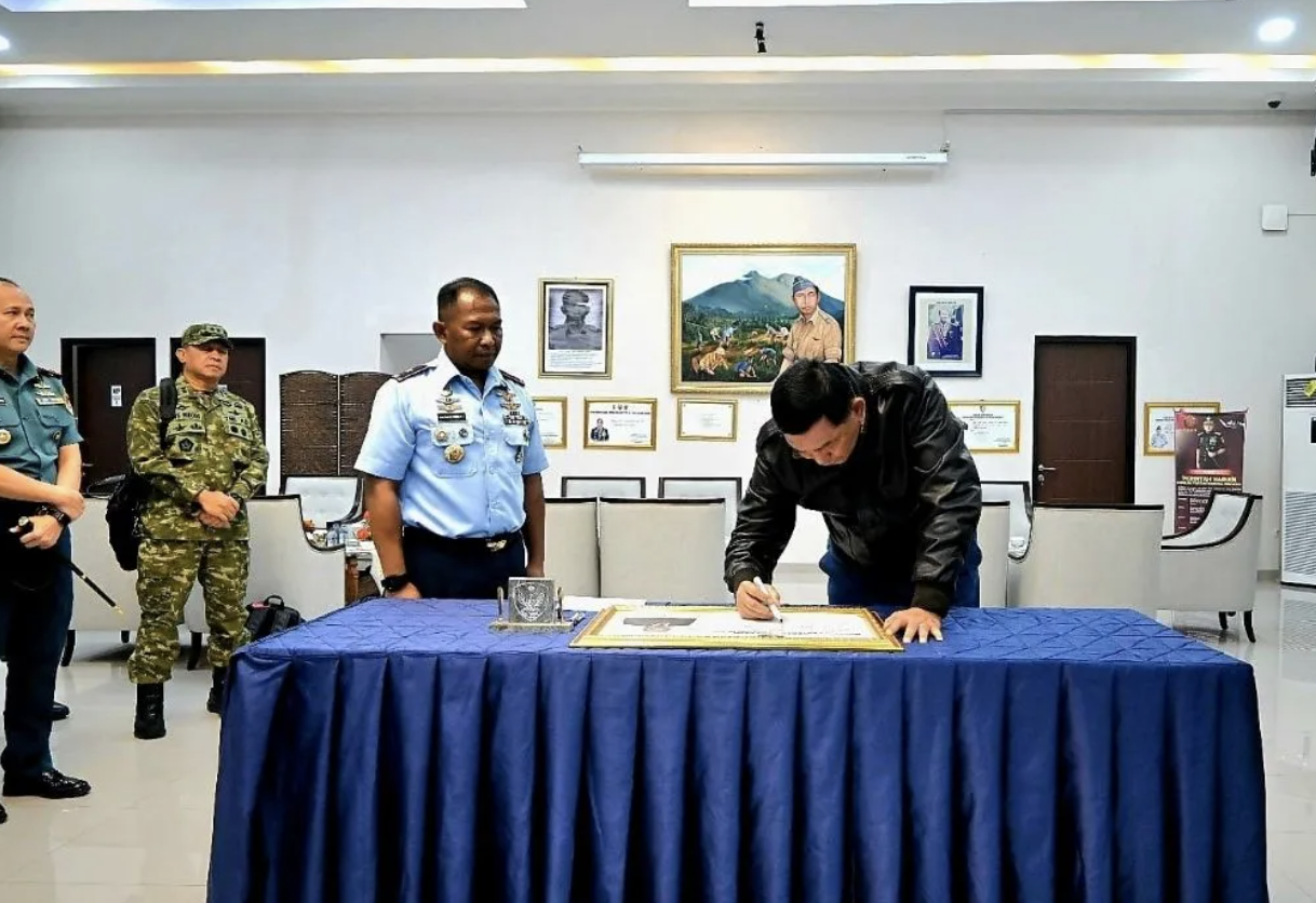 Kunjungan Ke Natuna, Menhan RI : Sinergi Satuan TNI Jadi Kunci Pertahanan NKRI