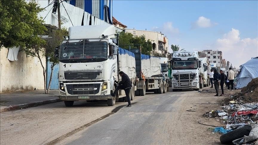 Israel Akhirnya Izinkan Puluhan Truk Bantuan Masuk Gaza
