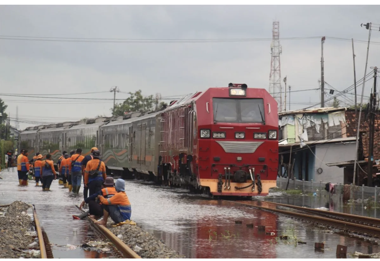 KAI Prioritaskan Keselamatan dalam Pemulihan Perjalanan KA Terdampak Banjir